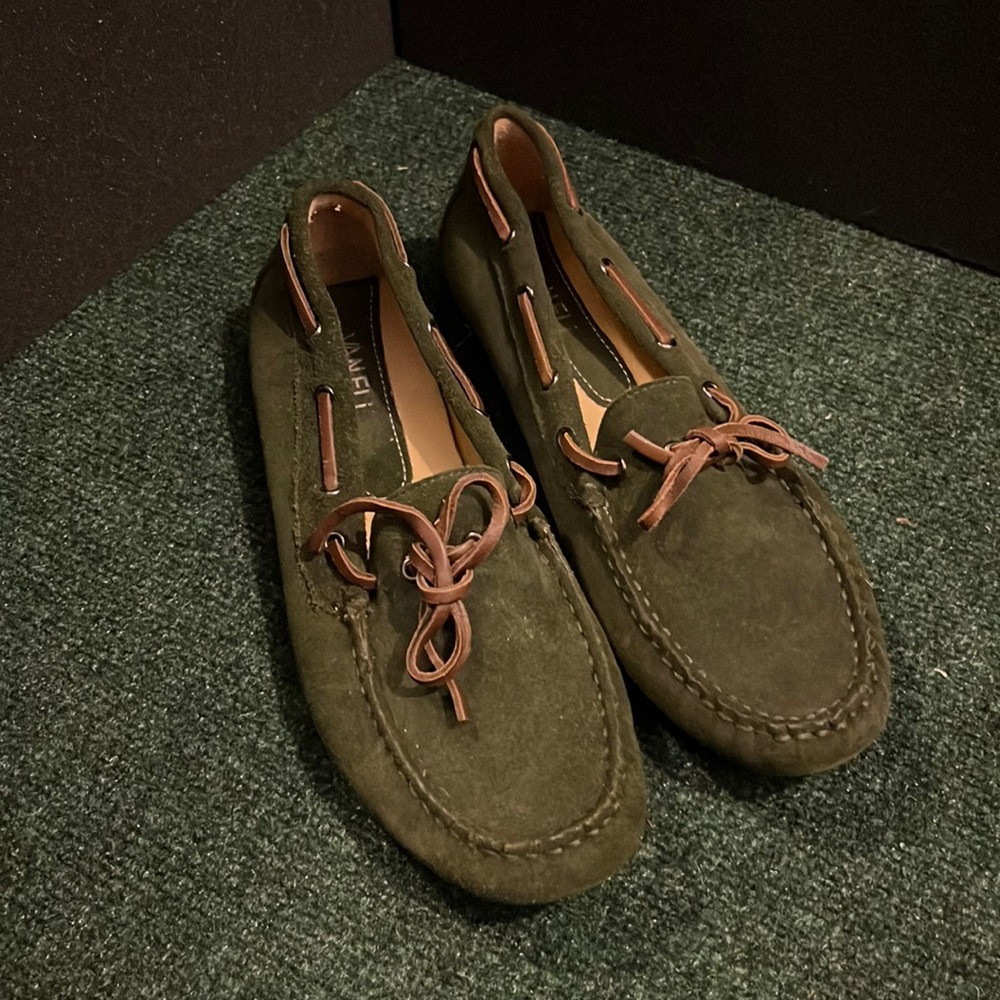 Green Vaneli loafers, size 8.5